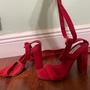 STEVE MADDEN red suede 6.5 women’s